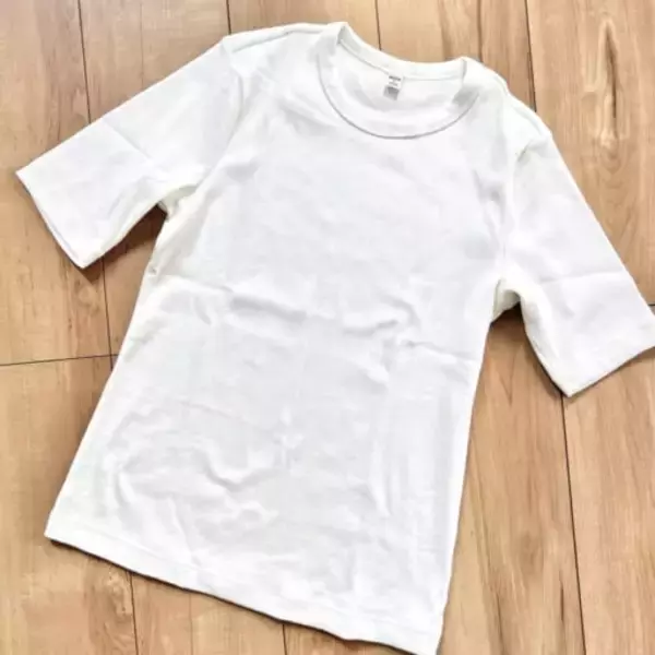 カジュアルすぎないのが優秀。買って損なし【ユニクロ】ヘビロテ確定の”リブT”