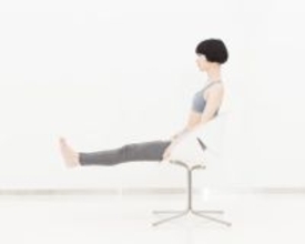 座ったままで下腹スッキリ！１日20回【細見えウエストを作る】簡単お腹引き締めエクササイズ