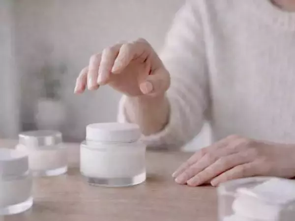 若見えよりも“清潔感とツヤ”。大人世代が『年始に見直すべきスキンケア習慣』３つ