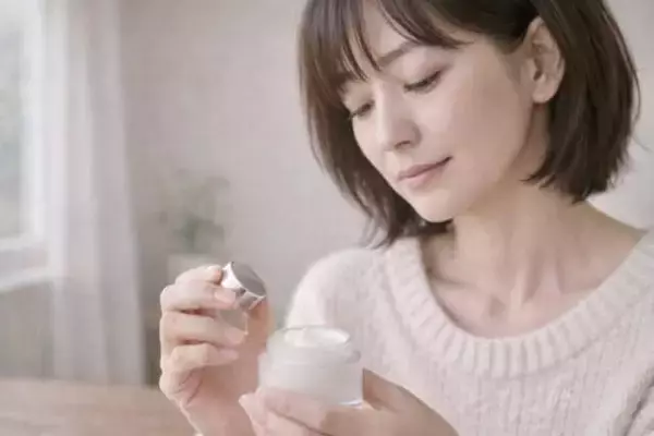 「若見えよりも“清潔感とツヤ”。大人世代が『年始に見直すべきスキンケア習慣』３つ」の画像