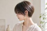 「なぜかアカ抜けない原因は“質感”かも。ショートヘア、大人世代の見直しポイント」の画像2
