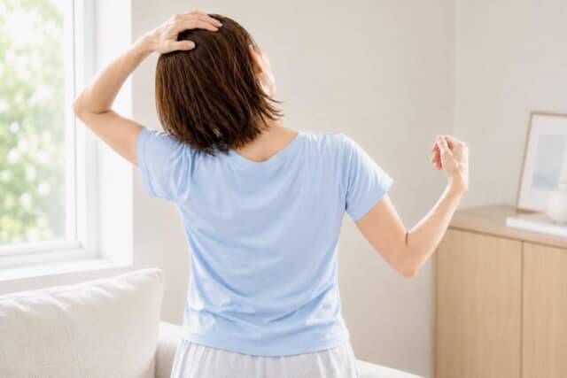 最近、一気に増えた気がする…。40代以降に白髪が増えやすくなる理由