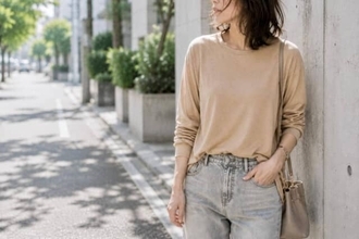 ベージュを着ると顔がぼやける…。40代・50代が失敗しにくい“ベージュの選び方”