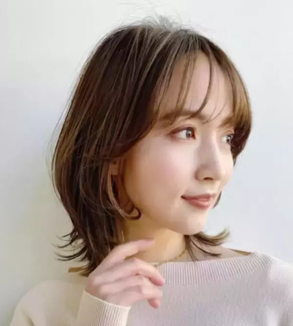 「透明感が夏髪にマッチ。きれいめな雰囲気を爆上げする【最旬ヘアカラー】３選」の画像