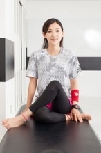 見た目年齢が若返る。１日１分【姿勢の崩れを整えて細見えを叶える】簡単ストレッチ