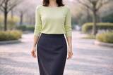 「ロングスカートが重く見える原因は“腰の境界線”。40代・50代が整えたい正解バランス」の画像2