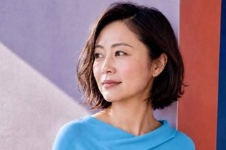 眉を濃く描くほど、なぜか顔が重く見える…残暑の大人メイクは“薄く整える眉”がちょうどいい