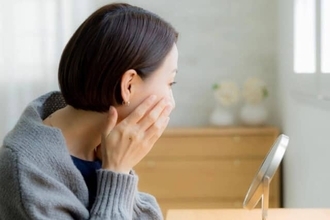 体重より“見た目”が先に崩れる。年末に「顔と下半身がパンパンになる」本当の理由