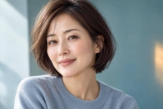 チーク、いつも斜めに入れてない？丸顔・面長で変えたい「ぼかす方向」