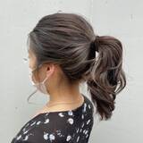 「おしゃれ感引き立つ簡単ヘアアレンジ。周りと差の付く【まとめ髪】に仕上げる“ひとワザ”」の画像4