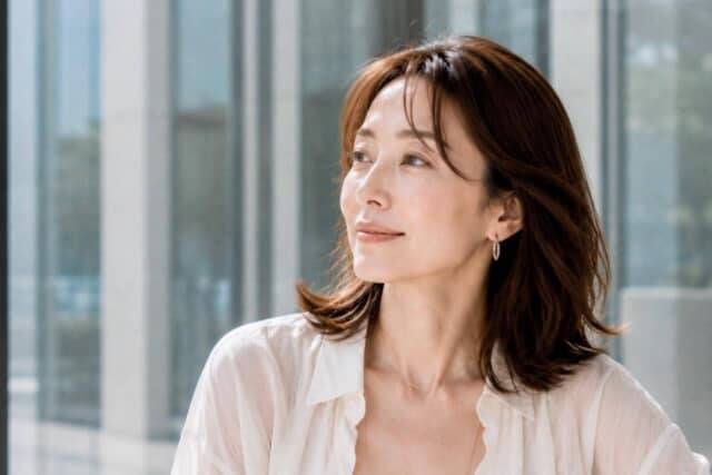 【40代・50代】シミも毛穴も隠したい。でも隠しすぎない。2026初夏ベースメイクの新ルール