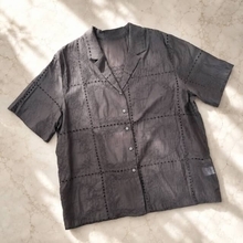 【40代からの夏の羽織に優秀】薄着の手抜き感を払拭。体型カバーも涼しさも叶う「刺繍ハーフジャケット」