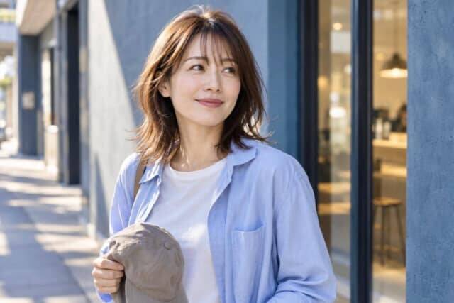 帽子を脱いだら前髪がぺたんこ…？つぶれた前髪は“毛先より根元から戻す”が正解