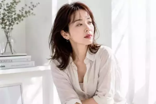 「無理な若作りに見えてしまうかも。40代・50代が今すぐやめたい“血色盛りメイク”」の画像
