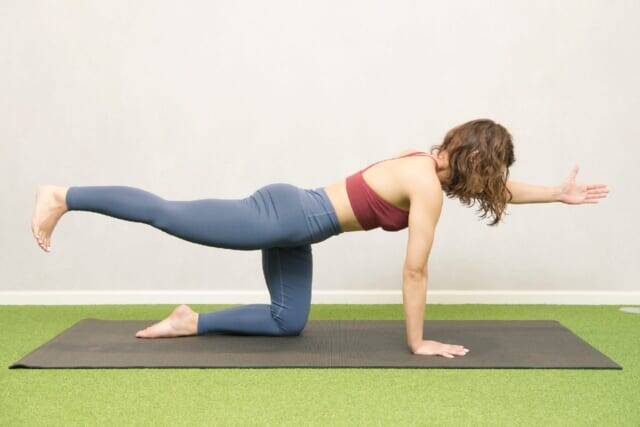 腰まわりの贅肉が落ちにくい40代へ。１日５セット【体幹が目覚める】簡単ポーズ