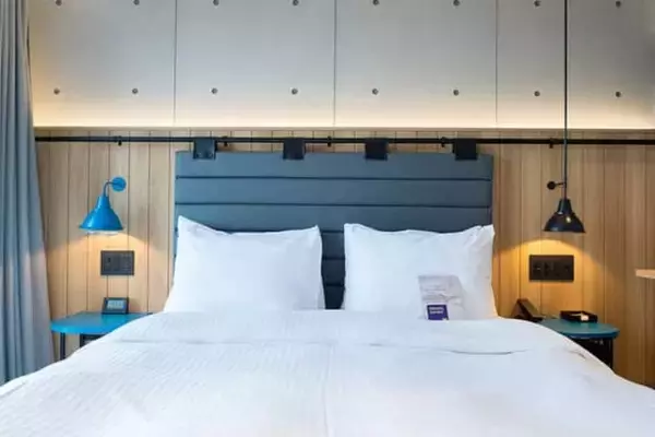 「お手軽な料金設定も魅力。フランス発のポップでカラフルなブティックホテル【イビススタイルズ名古屋】」の画像