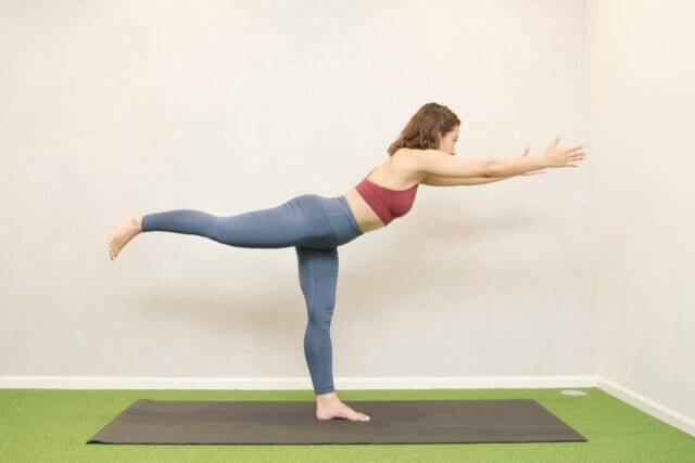 猫背で“老け見え”してませんか？１日１セット【姿勢と腰まわりが変わる】簡単ポーズ