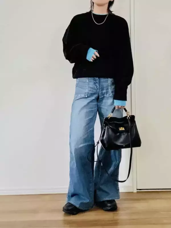 「【１万円未満】重見え黒コーデを即刷新！40代・50代がアカ抜ける“技あり配色ニット”」の画像