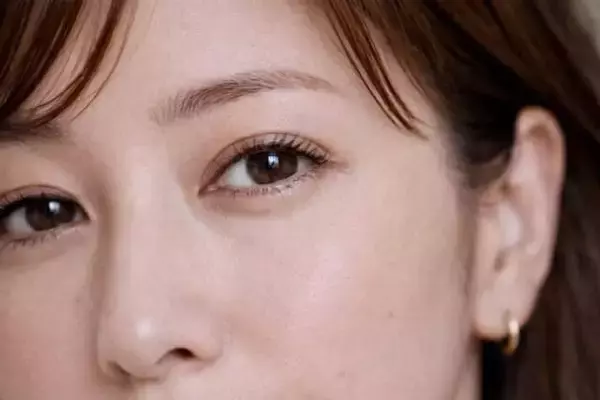 【40代・50代】今っぽくて若々しい人は“アイメイクが濃すぎない”。2026春メイクの正解