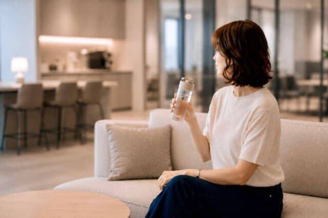 ダイエット中の水分補給は“意識的に”or“喉が渇いたら”？体が整いやすいのはどっち？