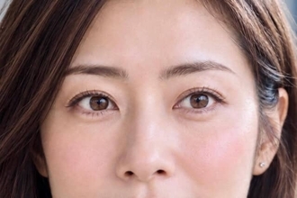 アイライン、描いた後に目を開けている？目尻の長さと角度を確認するコツ