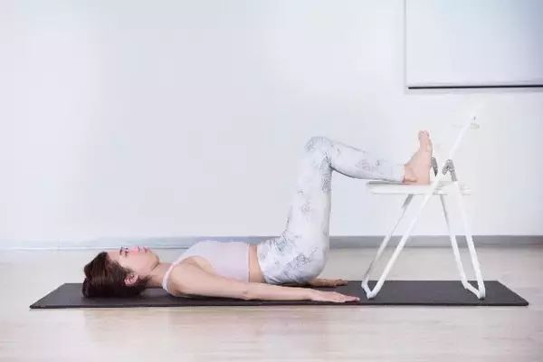 「太もも裏を鍛えるだけで脚が変わる。１日１セット【下半身まるごと細見えを叶える】簡単エクササイズ」の画像