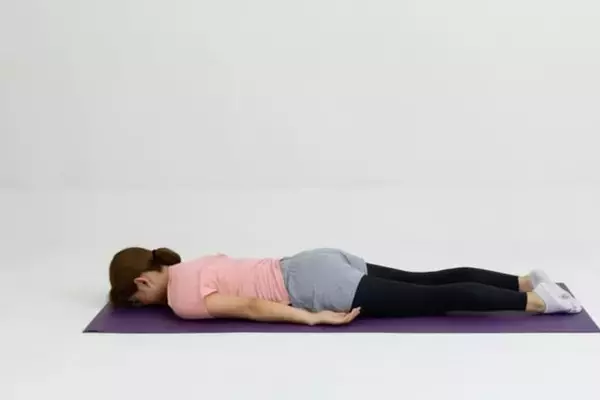 腰まわりが軽くなると背中まで変わる。１日10回【上半身をまとめて引き締める】簡単エクササイズ