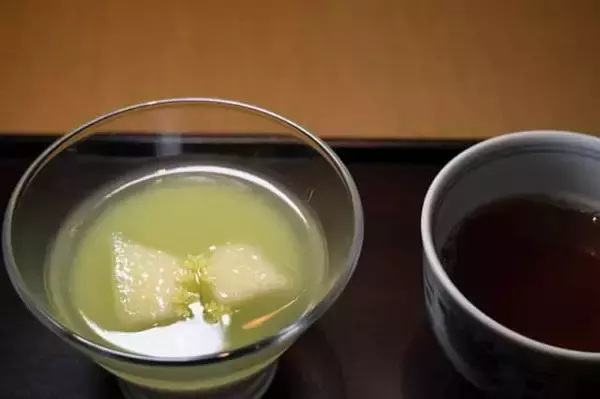 「“花火の中” に用意された斬新なダイニング。【リゾナーレ熱海】の会席料理で旬の魚介を堪能する」の画像