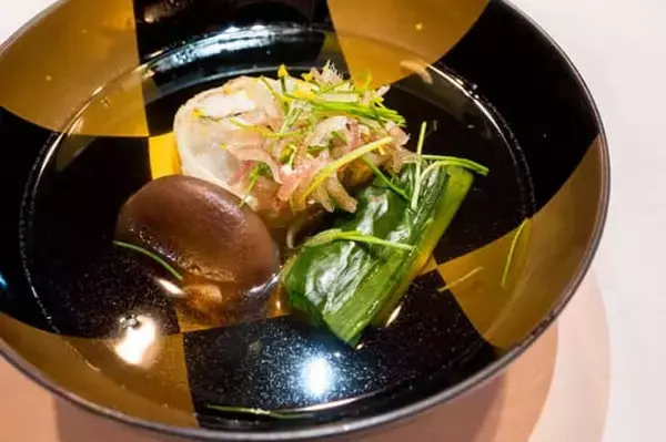 「“花火の中” に用意された斬新なダイニング。【リゾナーレ熱海】の会席料理で旬の魚介を堪能する」の画像