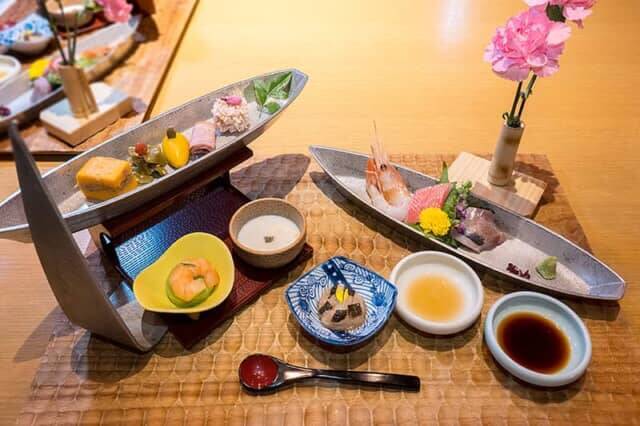 “花火の中” に用意された斬新なダイニング。【リゾナーレ熱海】の会席料理で旬の魚介を堪能する