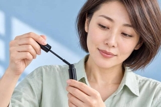 まつ毛がダマになる？マスカラは塗る前の「液量調整」が肝心