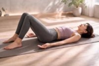 もたつく下半身の印象が変わる。１日10回、寝たまま整える“体幹＆骨盤ケア”簡単エクササイズ