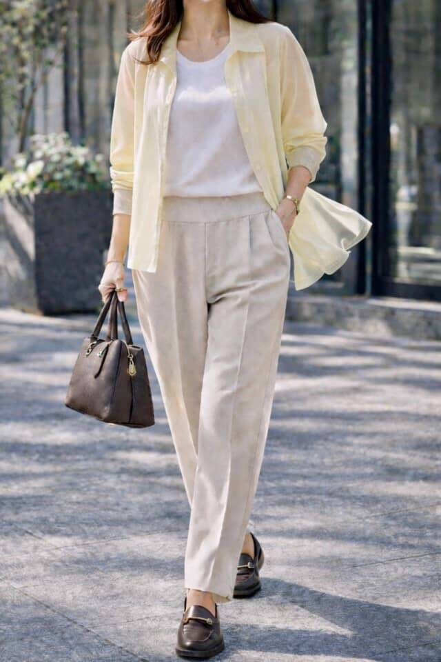 【40代・50代】若見えする人は“スニーカーばかり”に頼らない。春コーデの抜け感の作り方