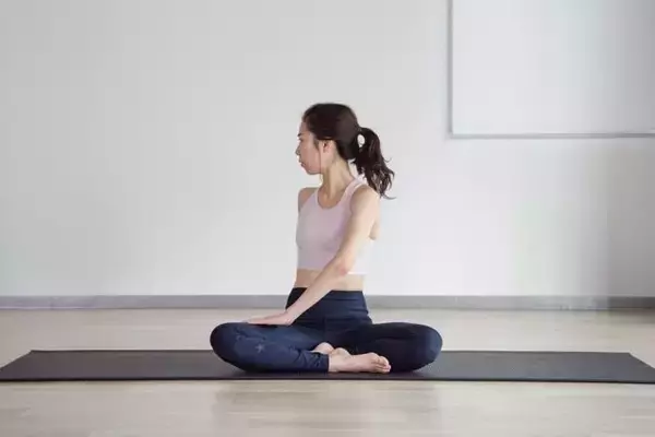 「シンプルなのに抜群のくびれ効果。１日１セット【腰周りを引き締める】簡単習慣」の画像