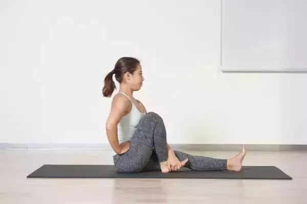 体幹も内臓も目覚める！１日１セット【お腹のたるみ解消＆くびれ作りに効く】簡単ポーズ