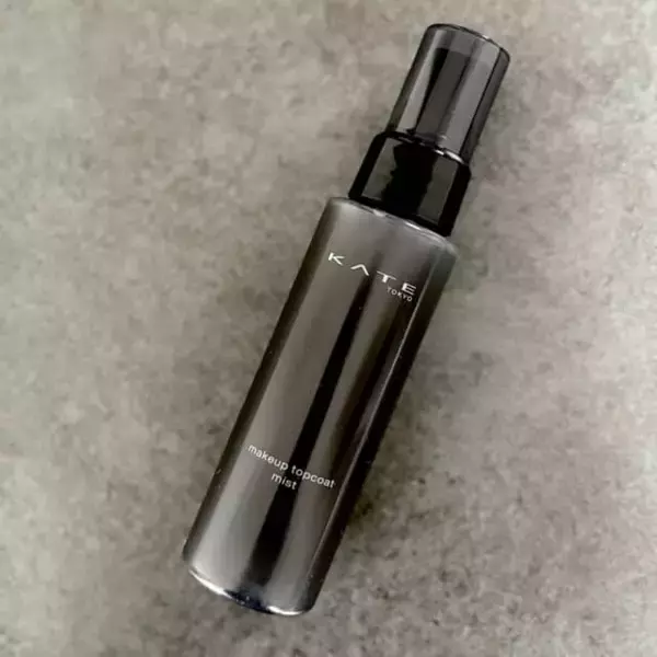 「朝キレイでも夕方ヨレる…を解決。大人世代の目元を守るKATE幻のスティックシャドウ復活」の画像