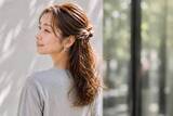 「５分で今っぽく見違える。2026夏、大人世代が垢抜ける「簡単ヘアアレンジ」３選」の画像2