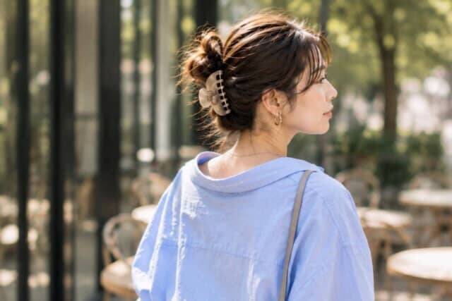 ５分で今っぽく見違える。2026夏、大人世代が垢抜ける「簡単ヘアアレンジ」３選