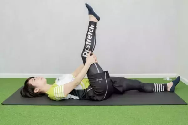 「下半身が重く見える原因は“太もも裏”だった？１日５セットで整う簡単ストレッチ習慣」の画像