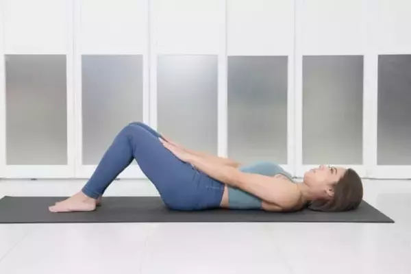 頑張ってるのにお腹が変わらない？40代から始めたい“腹筋に効く”簡単エクササイズ