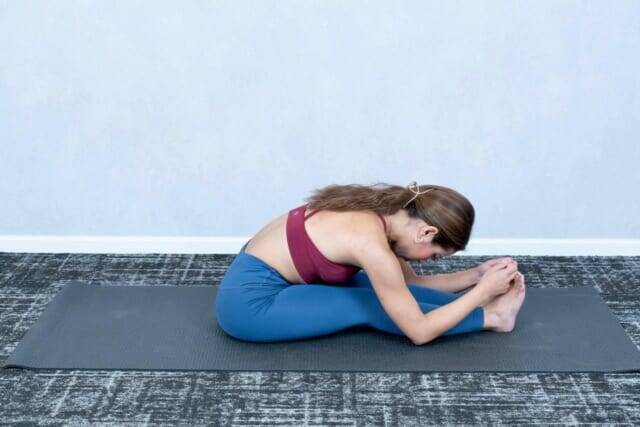 【40代以降】お腹がぼやける原因は“骨盤の使い方”。１日30秒で整う簡単ポーズ