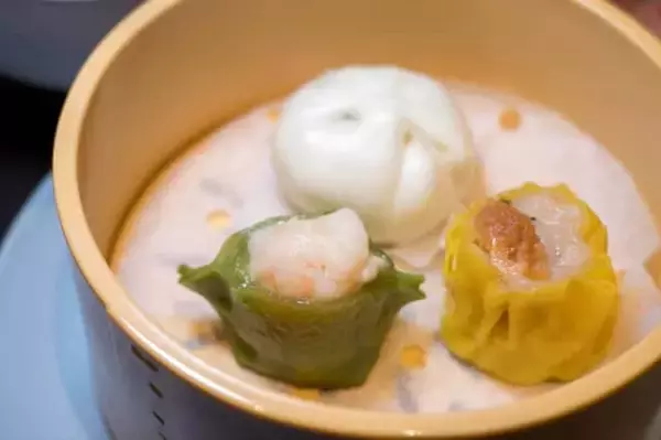 「ただ美味しいだけじゃない。驚きと創造性豊かな料理をそろえ、人気ベーカリーもある【OMO7横浜 by 星野リゾート】」の画像
