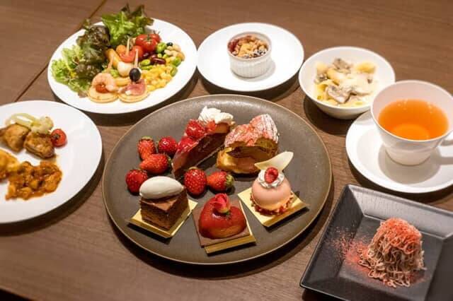 旬のいちごを思う存分食べられる。【京王プラザホテル】のスイーツブッフェで冬の味覚を満喫する