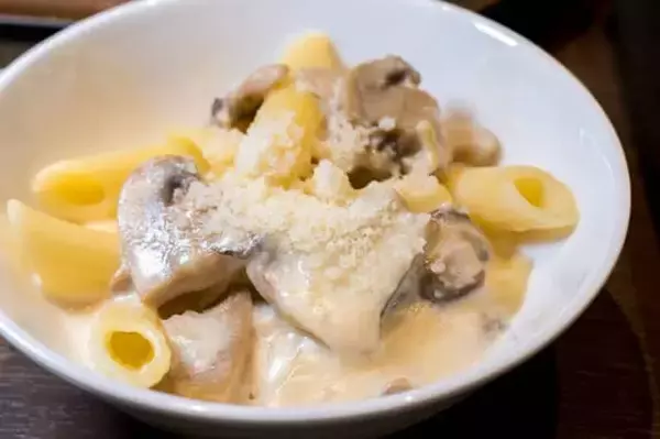 「旬のいちごを思う存分食べられる。【京王プラザホテル】のスイーツブッフェで冬の味覚を満喫する」の画像