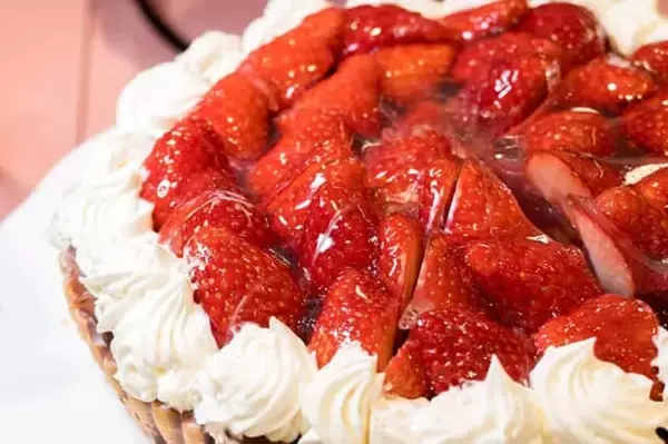 「旬のいちごを思う存分食べられる。【京王プラザホテル】のスイーツブッフェで冬の味覚を満喫する」の画像