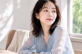 「【40代・50代】今っぽい人は“ハイライトを光らせすぎない”。2026春夏・ツヤ肌メイクの正解」の画像2