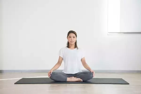 腹筋してるのにお腹が変わらない？40代以降は“伸ばすだけ”で変わる体幹リセット習慣