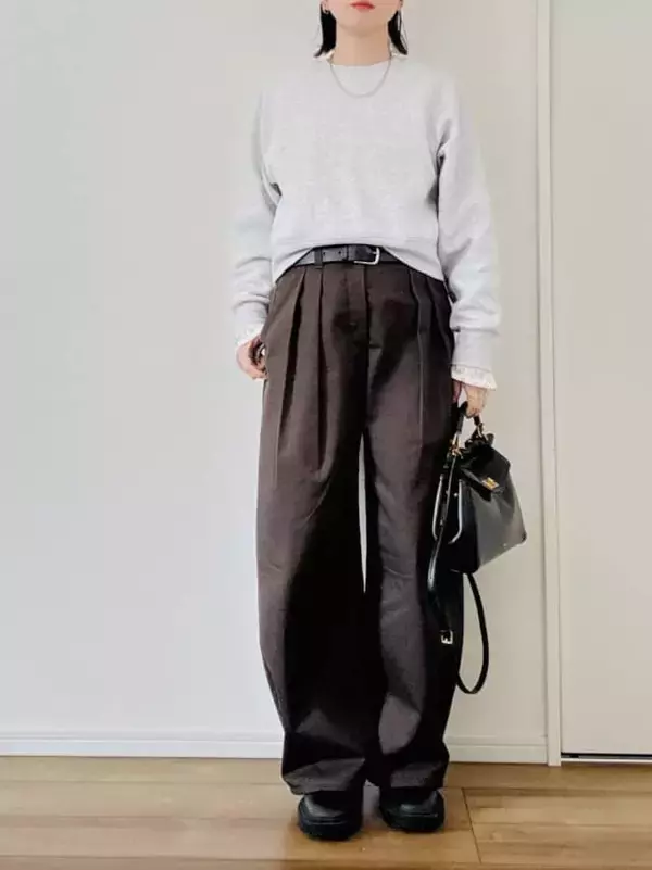 「「太って見えそう…」を回避！40代・50代骨格ストレートのGU・バレルパンツ正解コーデ」の画像