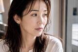 「かえって目元が疲れて見えることも。大人世代が見直したい「下まぶたメイク」の正解」の画像1