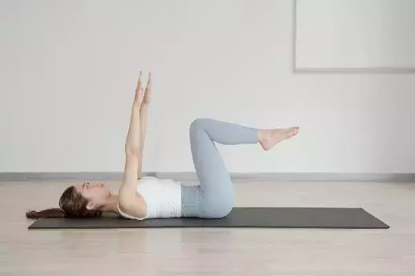 「全身のスタイルアップに。１日５セット【お腹・背中・二の腕の贅肉を丸ごと引き締める】簡単習慣」の画像